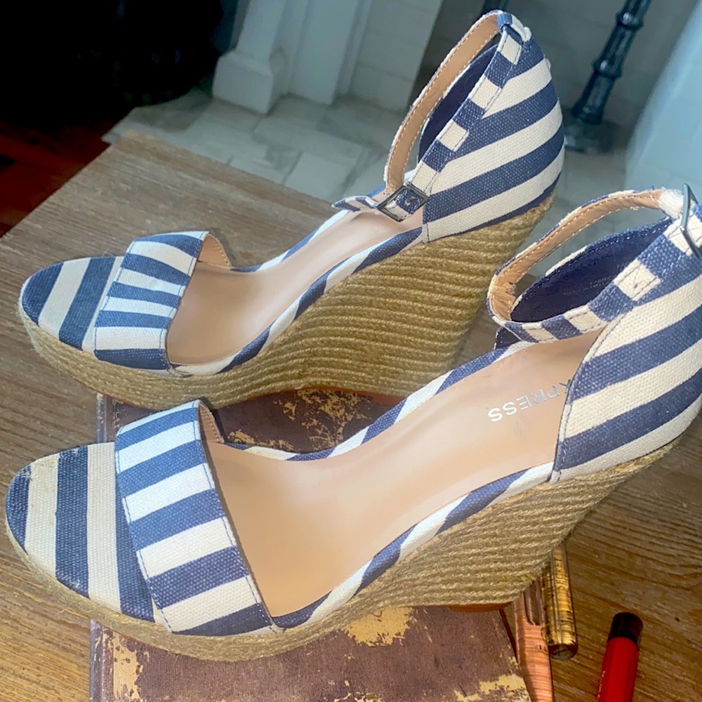 Express wedges size 7